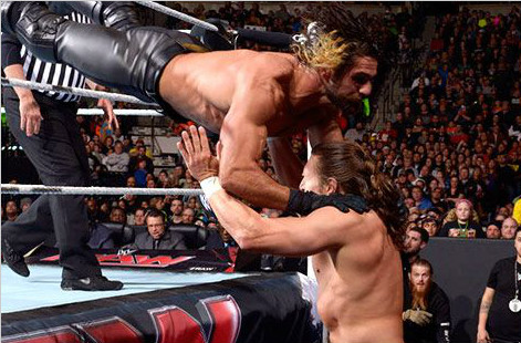 罗曼·雷恩斯对阵巨兽 凯恩 双J保镖以及赛斯·罗林斯《RAW2015.02.10》
