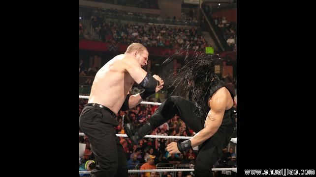 罗曼·雷恩斯对阵凯恩《RAW2015.02.17》