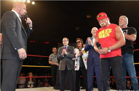 WWE摔角传奇出席胡克·霍根感恩夜活动