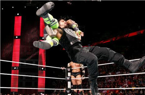 罗曼·雷恩斯和兰迪·奥顿对阵新一天《RAW 2015.05.05》