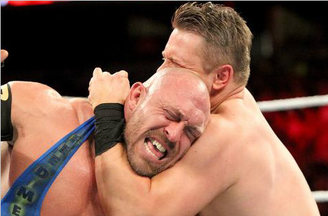 莱贝克 vs 米兹 《WWE RAW 2015.06.30》