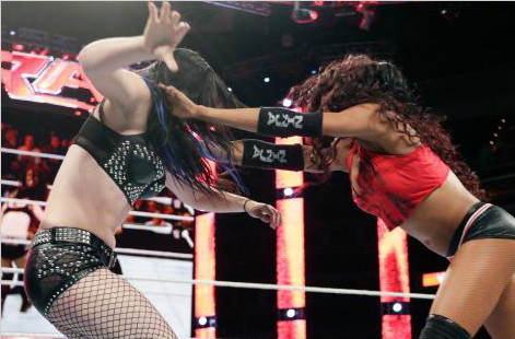 佩奇 vs 艾莉西亚·福克斯 《WWE RAW 2015.06.30》