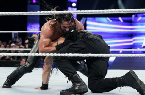 赛思·罗林斯对阵罗曼·雷恩斯《WWE SmackDown 2015.07.03》