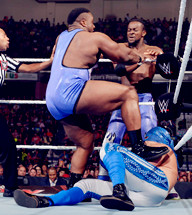 斗牛士对阵科菲·金士顿&大E《WWE RAW 2015.08.11》