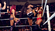 贝拉姐妹对阵Team B.A.D《WWE RAW 2015.08.11》