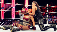 贝基·林奇对阵塔米娜·斯洛卡《WWE RAW 2015.08.18》
