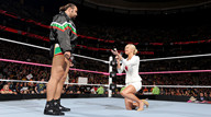 萨默·雷向鲁瑟夫求婚《WWE RAW 2015.10.06》