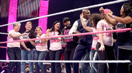 泰德斯·奥尼尔在圣地亚哥为乳腺癌患者服务《WWE RAW 2015 10 27》