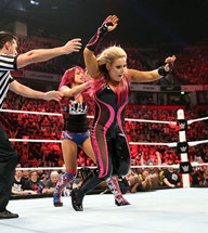 娜塔莉娅对阵内奥米《WWE RAW 2015.11.10》