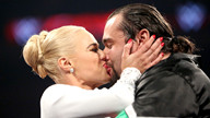 鲁瑟夫和拉娜点燃米兹TV的高潮《WWE RAW 2015.12.01》