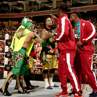 新一天向乌索兄弟和墨西哥双龙伸出橄榄枝《WWE RAW 2015.12.15》