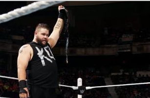 WWE选手凯文·欧文斯遭到粉丝恐吓