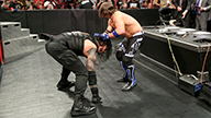 罗曼&乌索兄弟对阵AJ&卢克&卡尔《WWE RAW 2016.05.10》