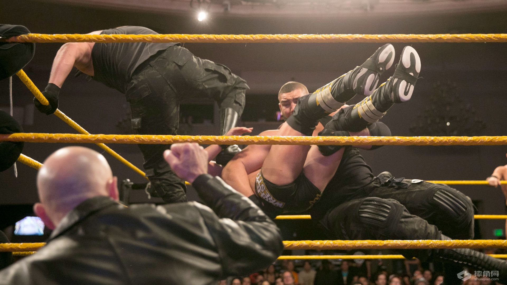 中邑真辅和萨摩亚·乔签订多伦多NXT冠军赛《WWE NXT 2016.11.10》