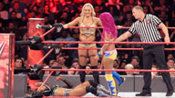 莎夏与夏洛特放下争斗，一致对外《WWE RAW 2016.11.15》