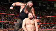 黑羊暴虐萨米，佛利出场叫停《WWE RAW 2016.11.22》