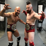 Instagram最佳照片，WWE新双打冠军希萨罗组合！