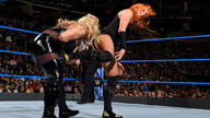 女子组之间恩怨重重，卡梅拉奸计得逞！《WWE SmackDown 2017.03.15》