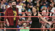 斯蒂芬妮开除RAW总经理米克·佛利！《WWE RAW 2017.03.21》