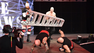 双打组合恩怨依旧，希萨罗组合以牙还牙！《WWE RAW 2017.03.28》