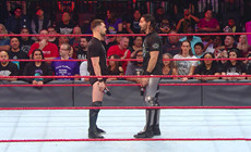 《RAW 2017.05.02》战报：塞斯遭偷袭米兹捡漏，恶魔与恶魔之间的恩怨正式拉开帷幕