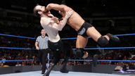 男高音艾登偷袭泰·迪林格，反被秒杀！《WWE SmackDown 2017.05.03》