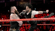 罗曼·雷恩斯攻击“独臂黑羊”！《WWE RAW 2017.05.09》