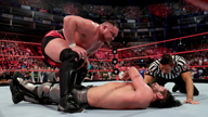 塞斯·罗林斯对阵萨摩亚·乔！《WWE RAW 2017.05.09》
