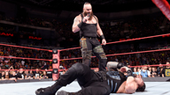 萨摩亚乔对阵罗曼雷恩斯，黑羊回归复仇！《WWE RAW 2017.06.20》