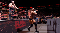 面对巨人大秀哥，大凯斯落荒而逃！《WWE RAW 2017.07.11》
