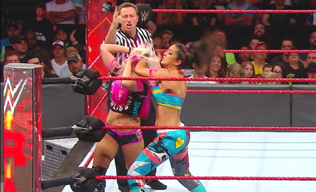 《RAW 2017.07.18》战报：表姑助阵小魔女，谁来拯救贝莉呢？