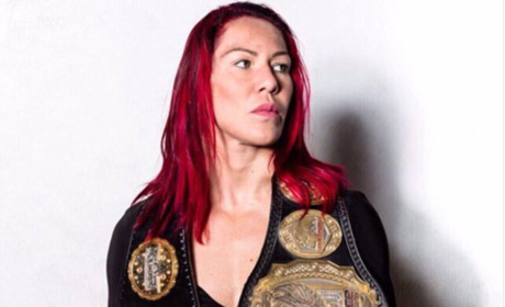 UFC猛女机械婆：HHH，让我修理贝基·林奇！