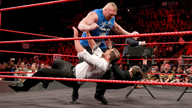 布洛克以一敌三，打倒米兹帮！《WWE RAW 2017.08.08》
