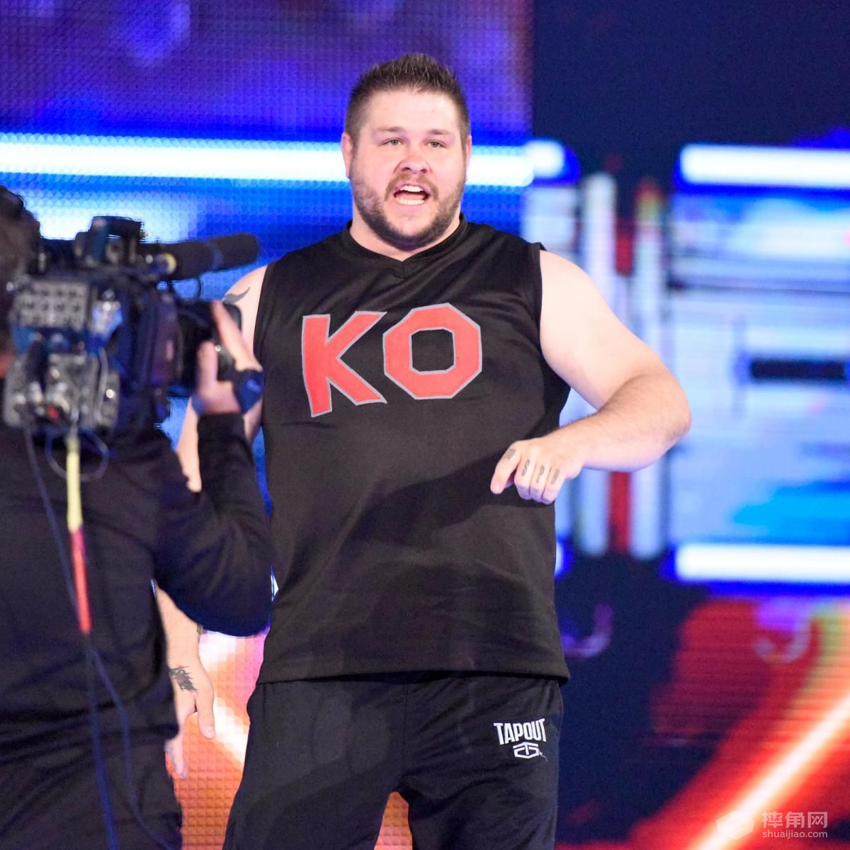 一言不合就动手,太子爷成炮灰!《wwe smackdown 2017.08.09》