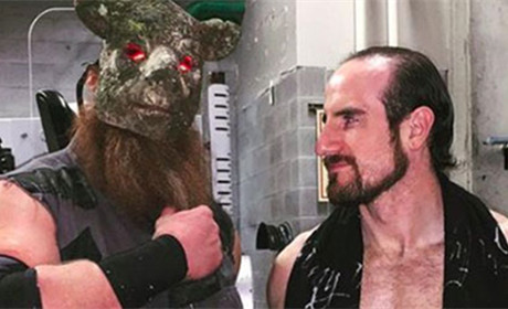 WWE脑洞大开，SmackDown惊现两对奇葩组合