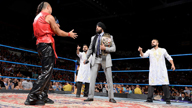 大赛前的最后对峙，金德马哈尔信心满满！《WWE SmackDown 2017.08.16》