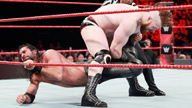 希莫斯再战罗林斯，为队友复仇！《WWE RAW 2017.09.26》
