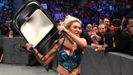 3V3组队对抗赛，女王发威上铁椅！《WWE SmackDown 2017.10.18》