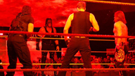 AJ加入圣盾，大战米兹帮！《WWE RAW 2017.10.24》