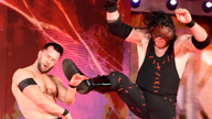 芬对阵塞萨罗，赛后惨被凯恩暴打！《WWE RAW 2017.10.31》