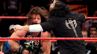 马特·哈迪袭击伊莱亚斯·山姆森！《WWE RAW 2017.11.21》