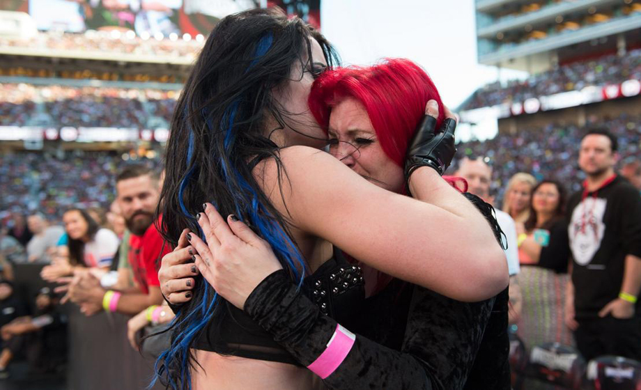 超级明星和他们的妈妈，提前祝所有母亲们节日快乐！