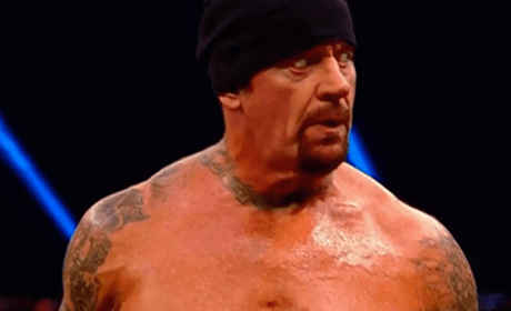 WWE葬爷出席RAW节目，形象大变，痛袭光头兄弟！