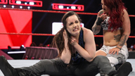女子单打赛，鲁比·伊洛特对阵尼基·克罗斯！《WWE RAW 2019.02.12》