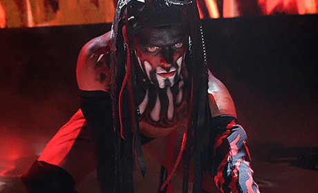 WWE恶魔王子友情客串上演师徒大战，还欲大战送葬者？