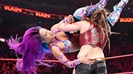 女子三对三组队赛，莎夏&贝莉&沐恩对阵暴怒小队！《WWE RAW 2019.01.01》
