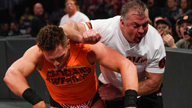 地表最强组合反目，肖恩偷袭虐打米兹！《WWE Fastlane 2019》