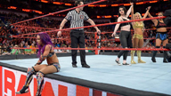 莎夏对阵曼迪罗丝，佩奇因伤宣布退役！《WWE RAW 2018.04.10》