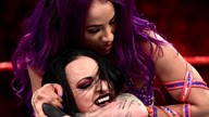 莎夏·班克斯对上暴怒小队队长鲁比·伊洛特！《WWE RAW 2018.05.01》