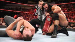 迪安·安布罗斯单挑麦金泰尔！《WWE RAW 2018.09.18》